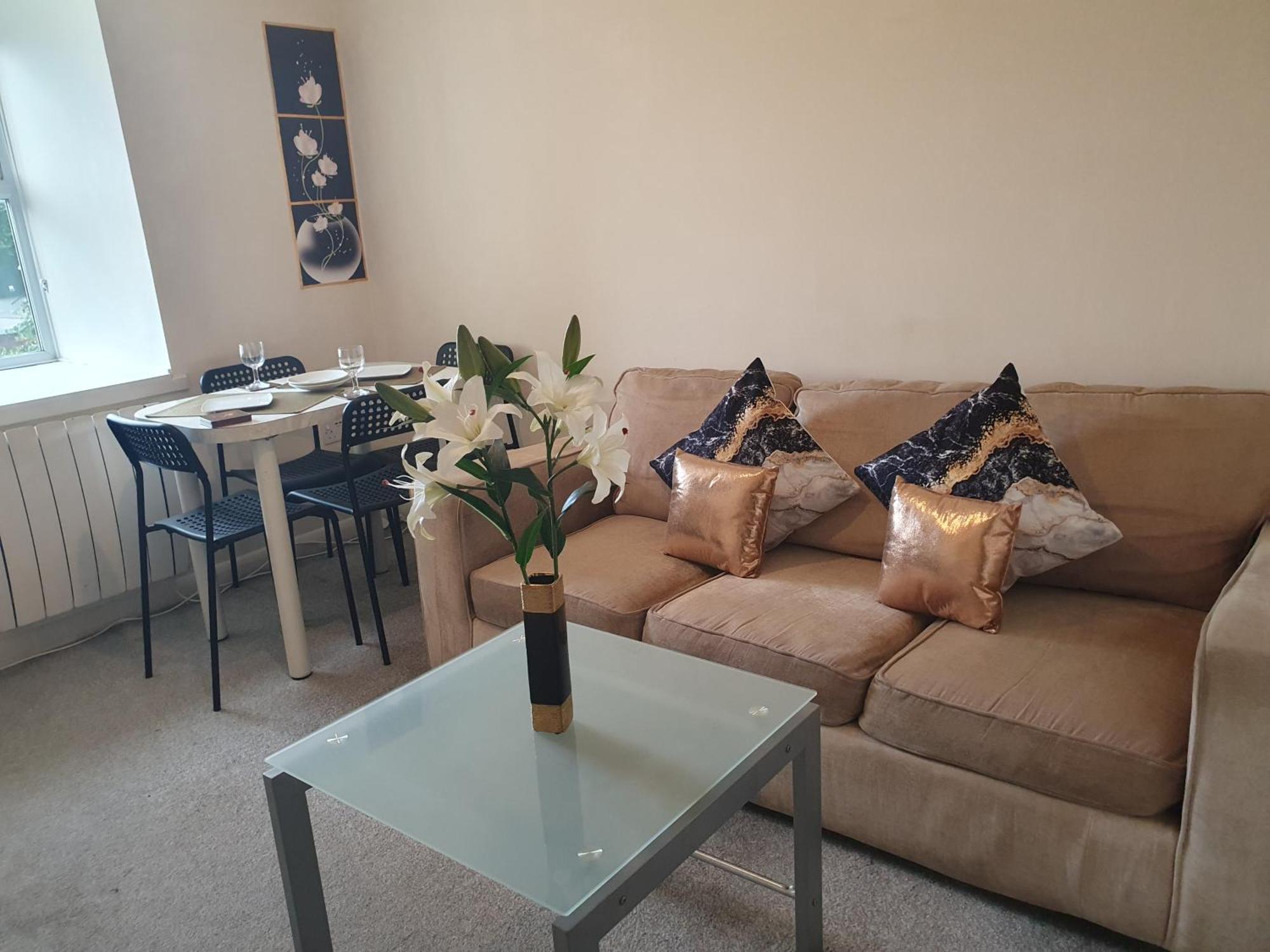 Lovely 1Bedrood Apartment 길드포드 외부 사진