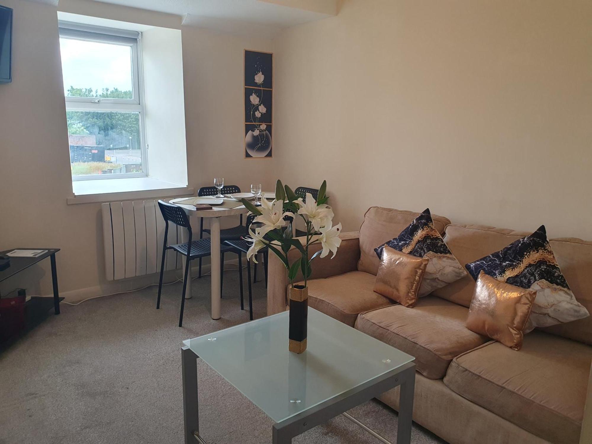 Lovely 1Bedrood Apartment 길드포드 외부 사진