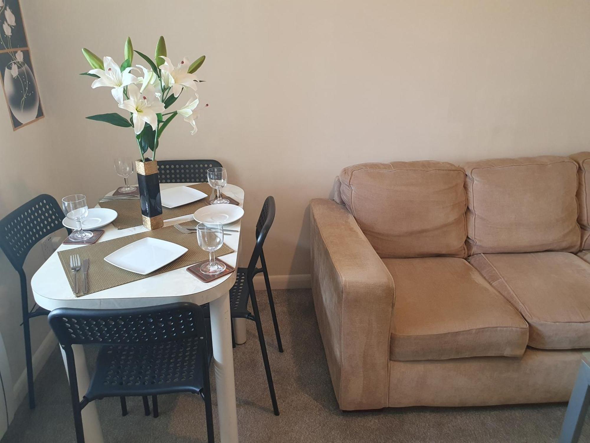 Lovely 1Bedrood Apartment 길드포드 외부 사진