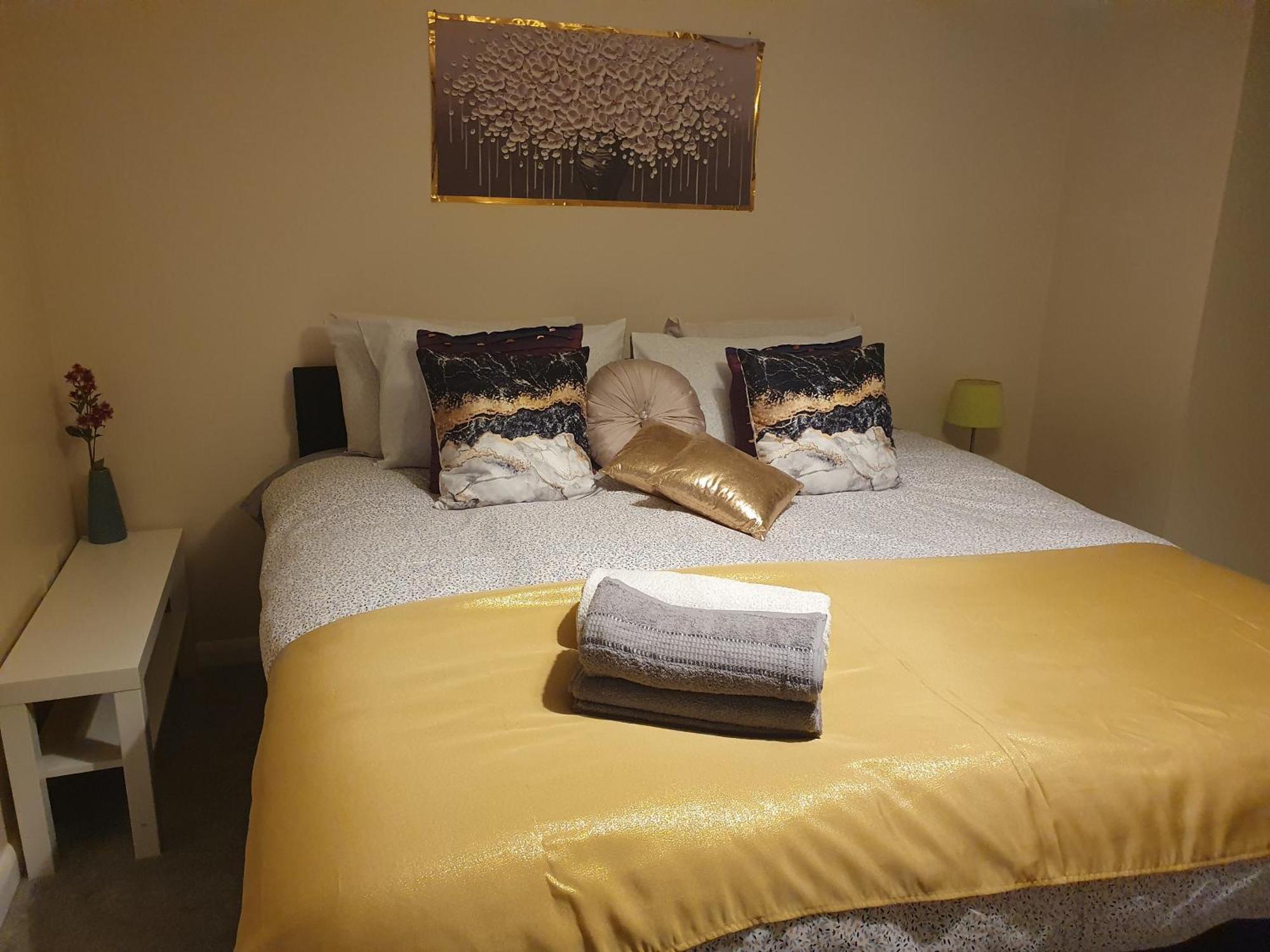Lovely 1Bedrood Apartment 길드포드 외부 사진