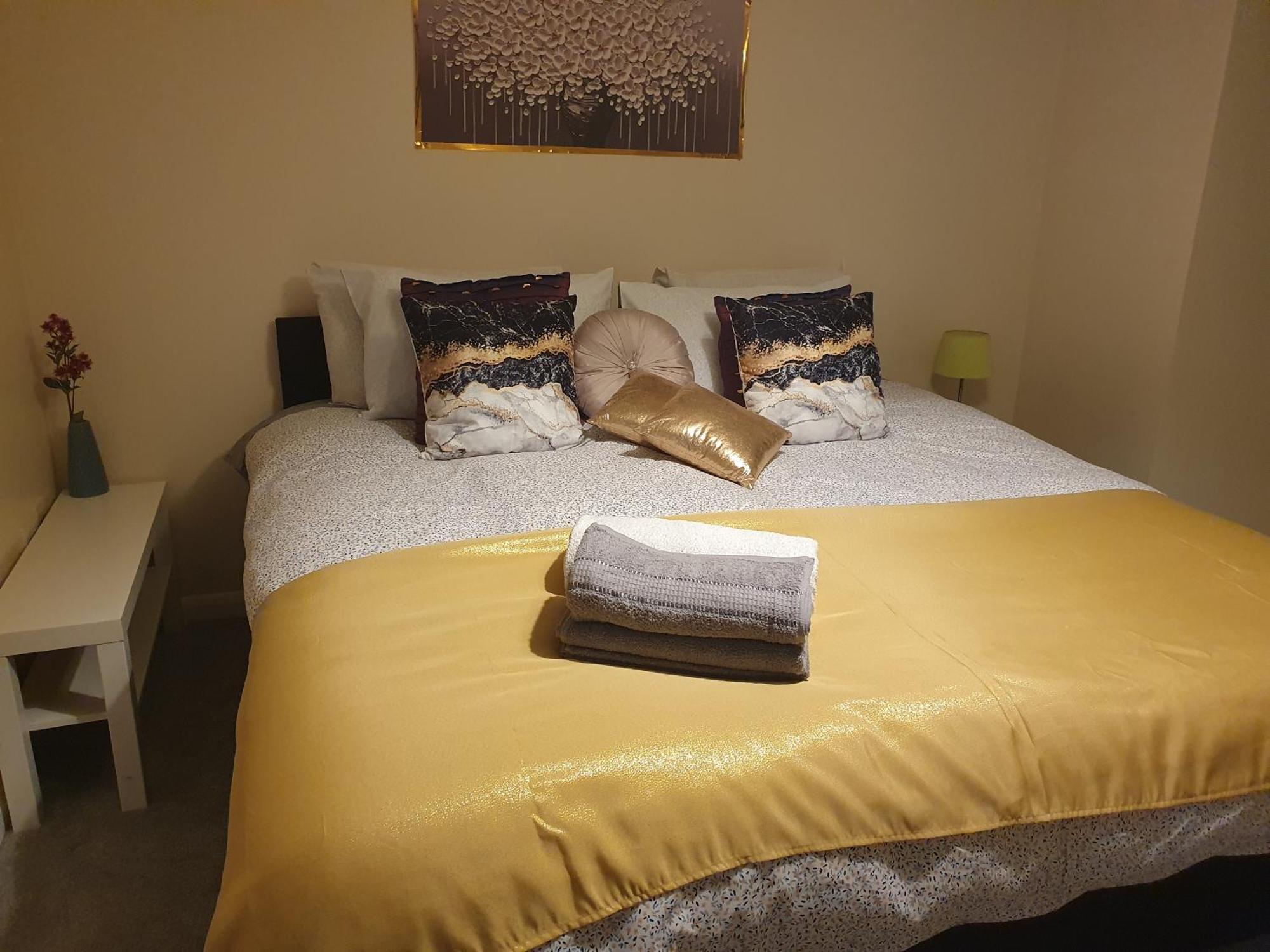 Lovely 1Bedrood Apartment 길드포드 외부 사진