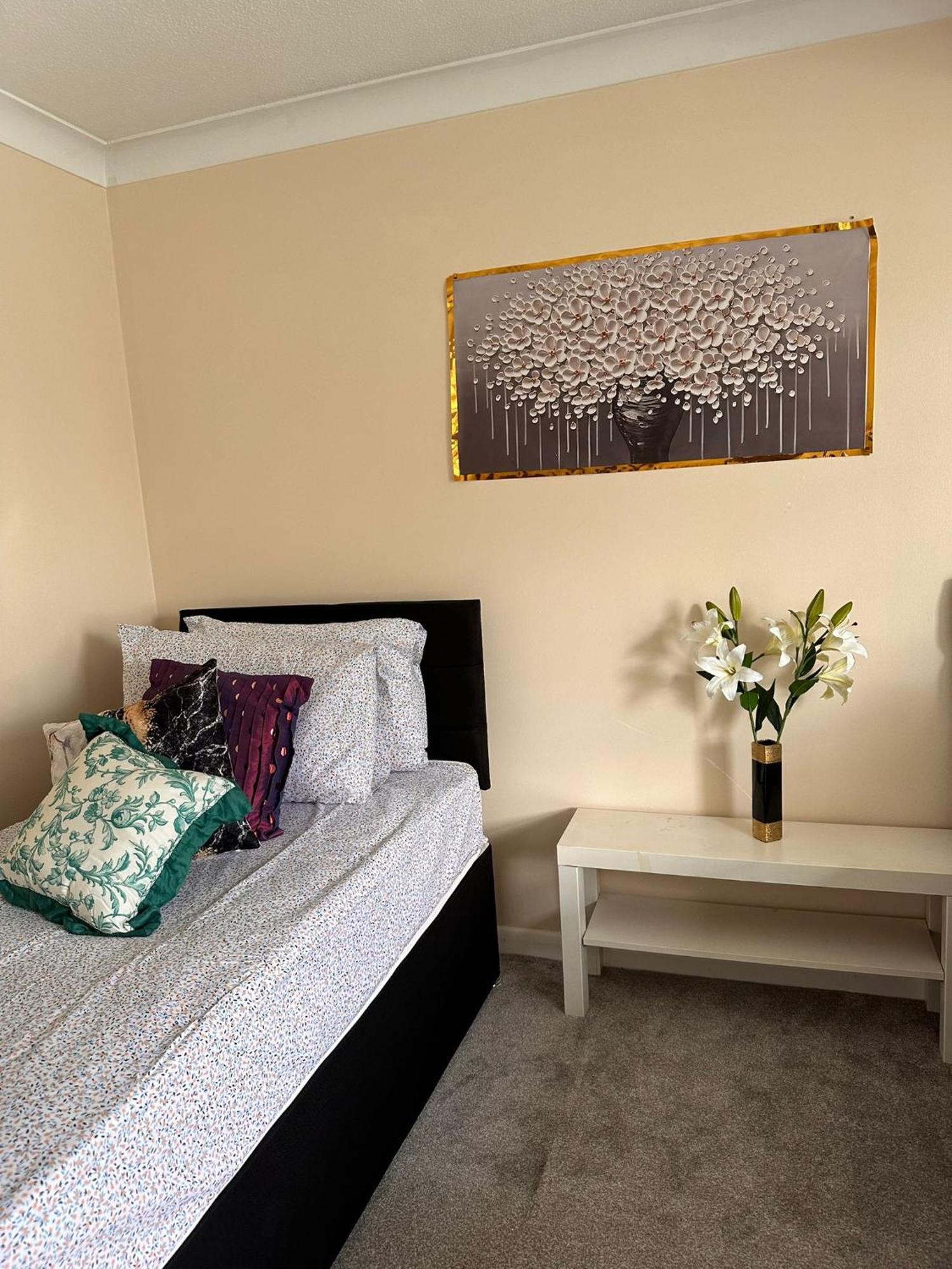 Lovely 1Bedrood Apartment 길드포드 외부 사진