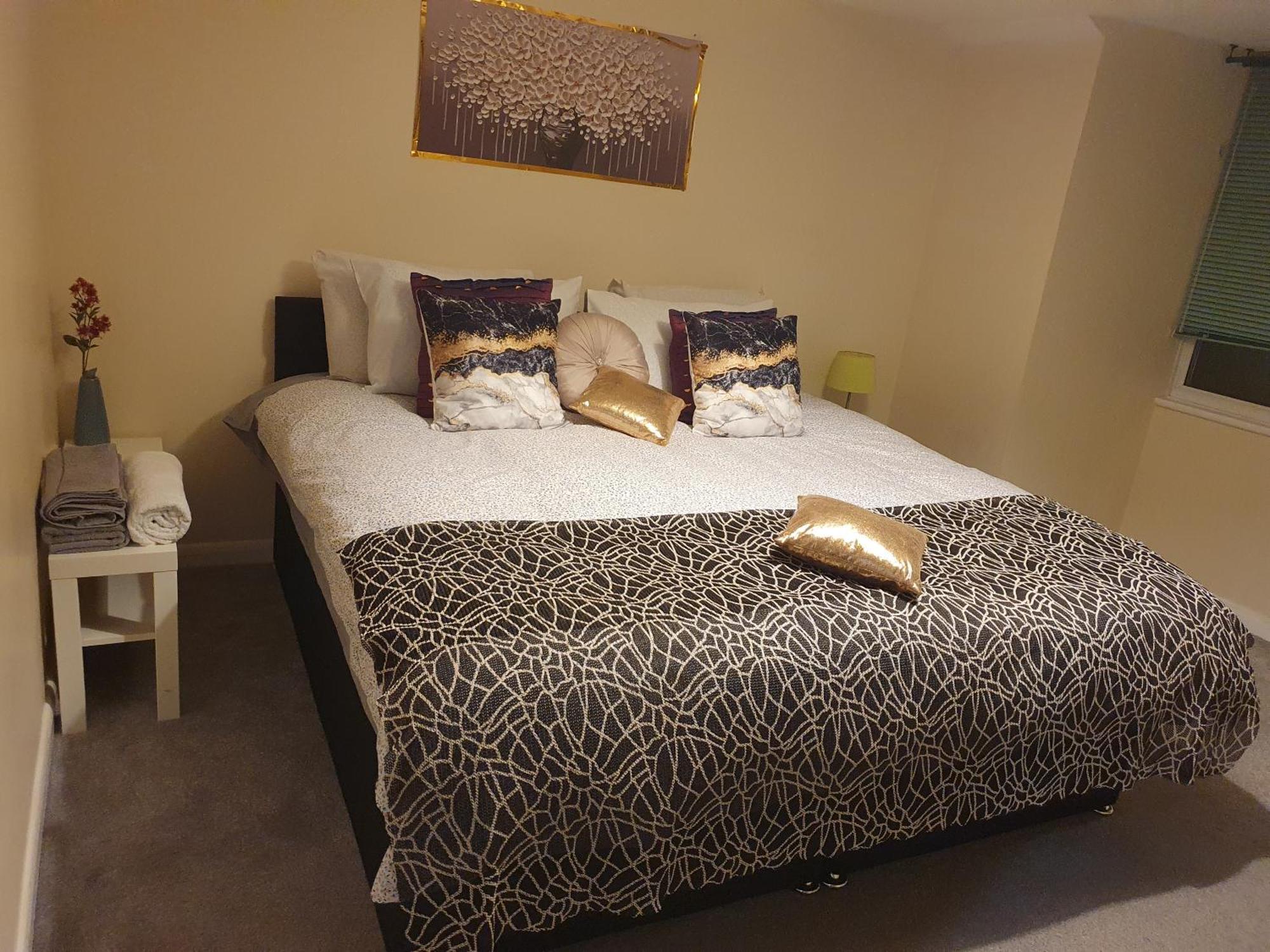 Lovely 1Bedrood Apartment 길드포드 외부 사진