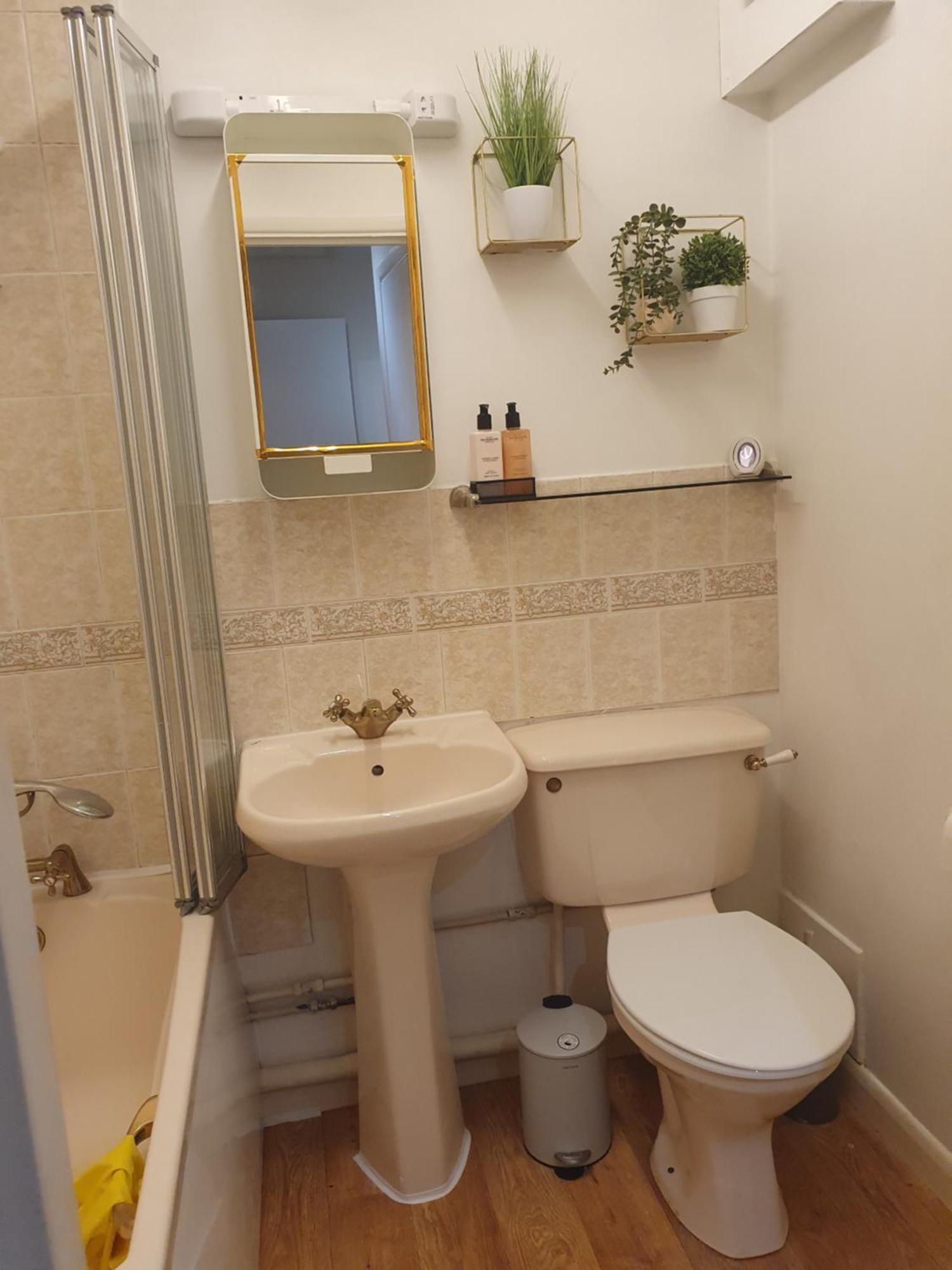 Lovely 1Bedrood Apartment 길드포드 외부 사진