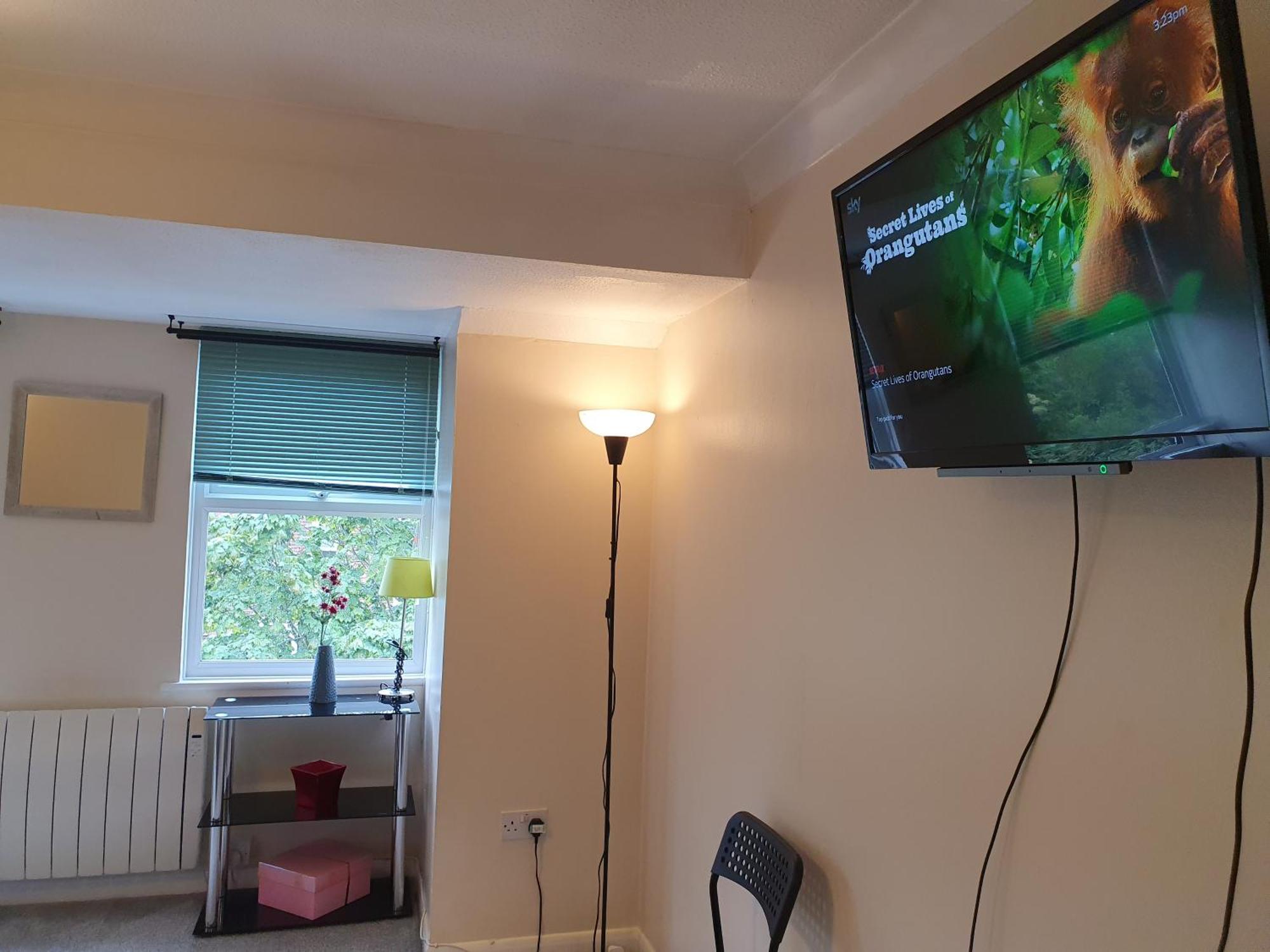 Lovely 1Bedrood Apartment 길드포드 외부 사진