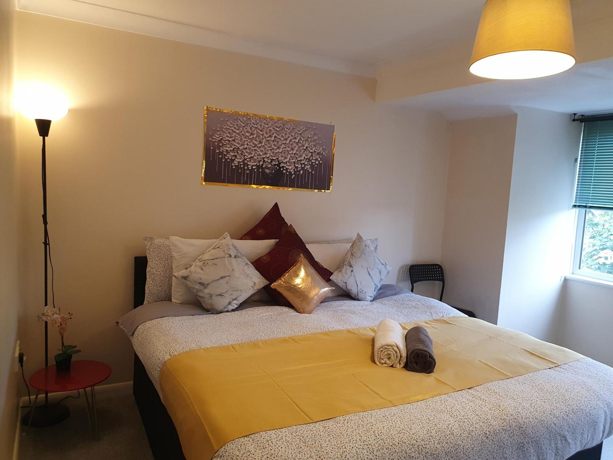 Lovely 1Bedrood Apartment 길드포드 외부 사진